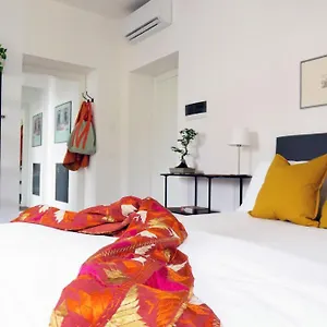 https://villa-crochat.it-lombardy.com