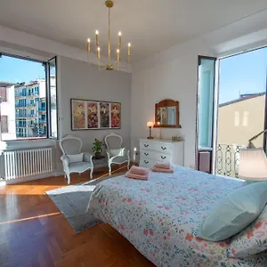 Romantic And Charming Florenz