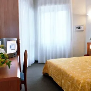 hotel-engadina.it-lombardy.com/