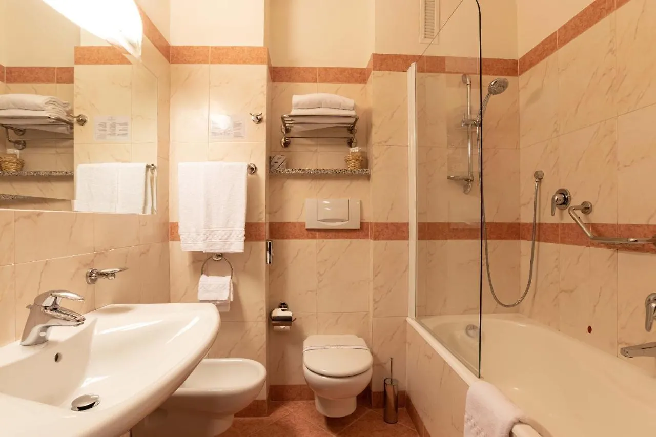 Nilhotel Florence 4*,